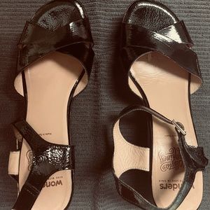 Wonders Patent leather open toed black sandals size 41